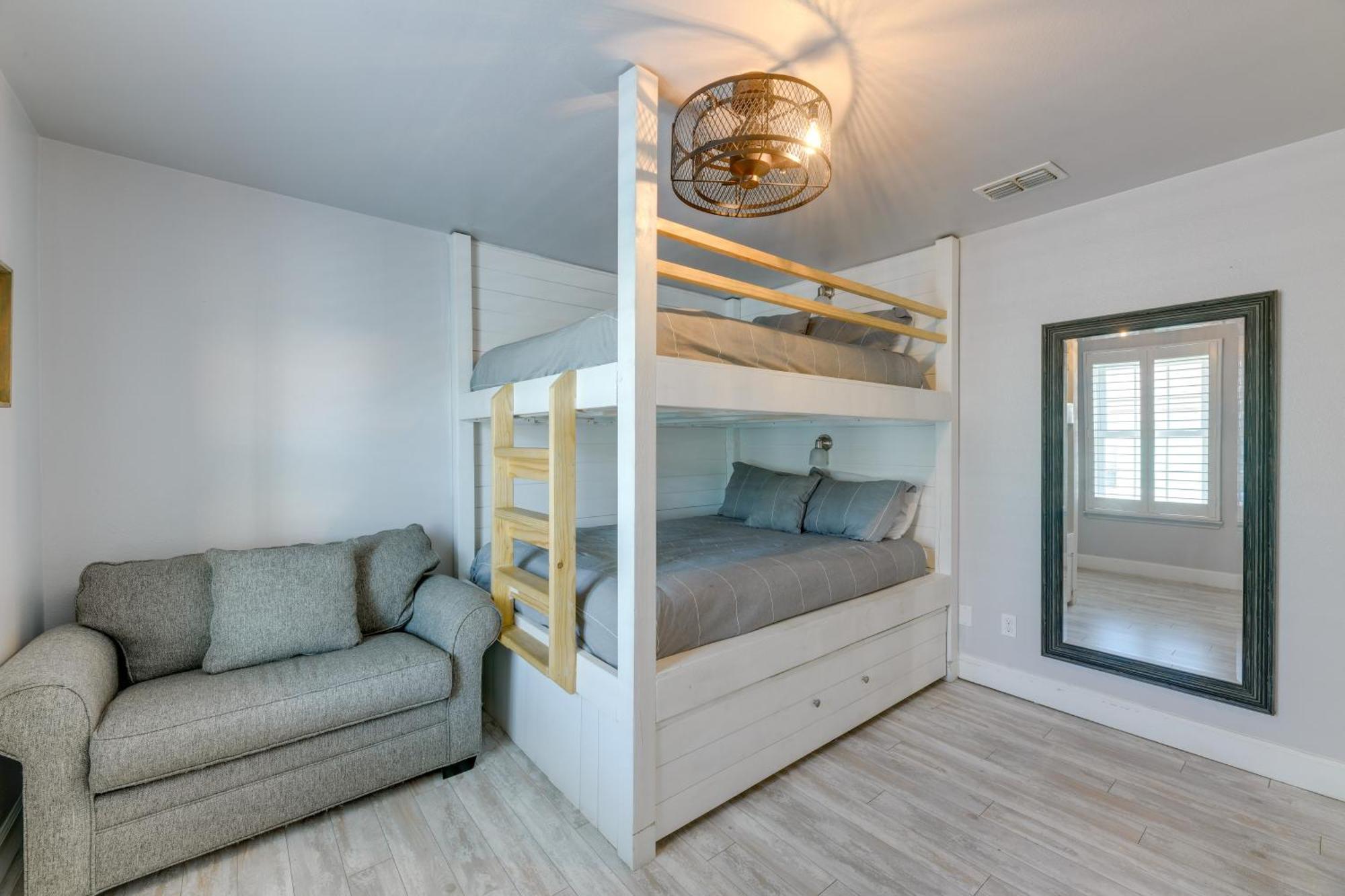 Trendy Port Aransas Home With Private Pool And Deck! ภายนอก รูปภาพ