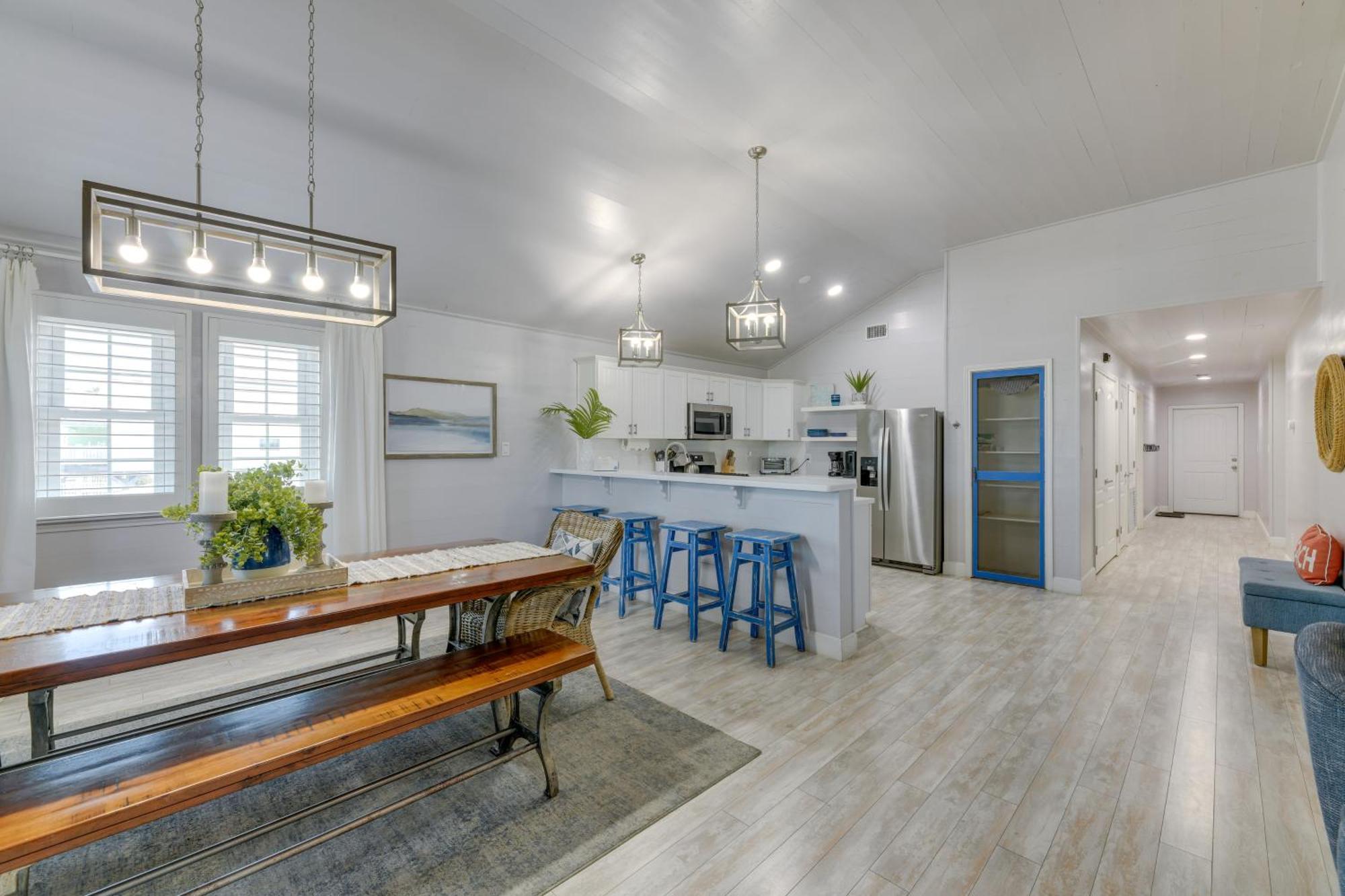 Trendy Port Aransas Home With Private Pool And Deck! ภายนอก รูปภาพ